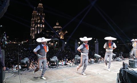 Miles de morelianos disfrutaron de la verbena y el espectáculo cultural mexicano