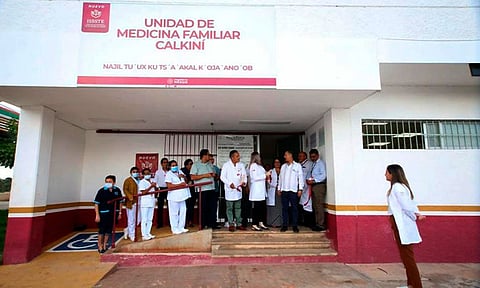 En Clínica Hospital “Dr. Patricio Trueba Regil” director general supervisa trabajos de ampliación que estarán listos en noviembre