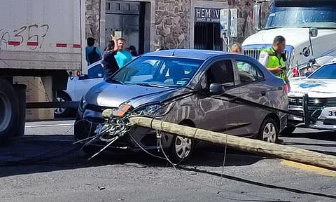 AHORA: poste le cae a auto, sobre la Morelos Norte en Morelia