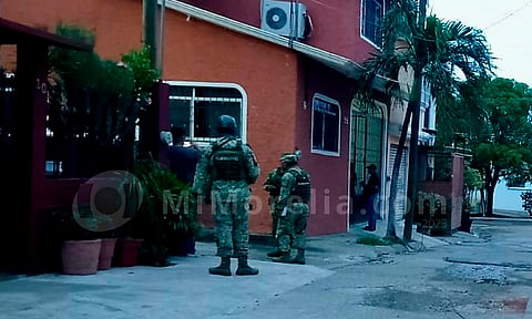 Lanza bombas molotov a casa de su vecino tras supuesto pleito, en Michoacán