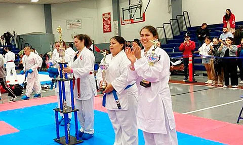 Karatecas michoacanos suben al podium en Estados Unidos