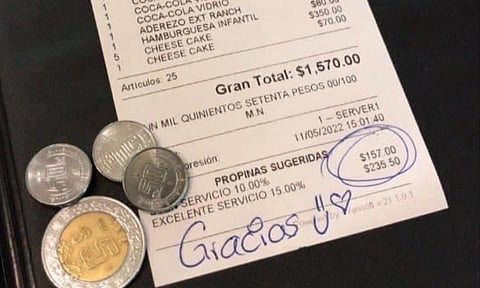 Mesero pide que le dejen "propina decente"