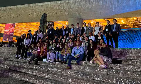 Jóvenes con el premio “Padre de la Patria”, carta de presentación de la Universidad Michoacana