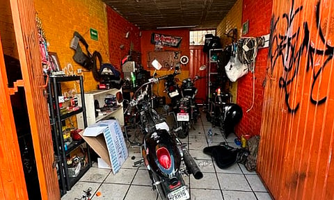 Catean taller en El Realito y aseguran dos motos con alteraciones, en Morelia