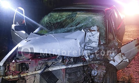 Encontronazo entre auto y autobús deja 1 muerto en la Maravatío-Tlalpujahua