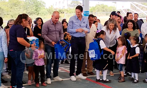 Entrega Gobierno de Morelia 373 paquetes de útiles escolares en Villas del Pedregal