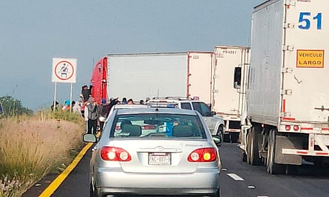 2 de octubre: "Tiris" bloquean la Morelia-Pátzcuaro