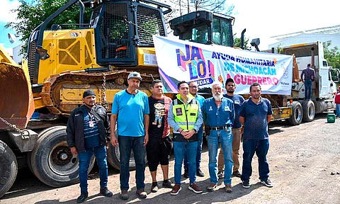 Michoacán envía a Guerrero maquinaria pesada para restablecer vías de comunicación