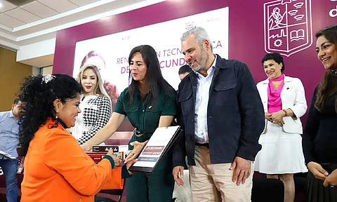 Bedolla inicia transformación de telesecundarias con renovación tecnológica