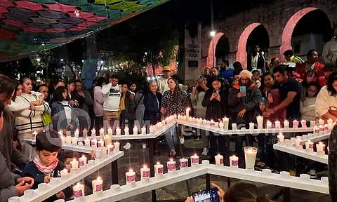 Iluminan la Calzada Fray Antonio de San Miguel en honor a bebés fallecidos