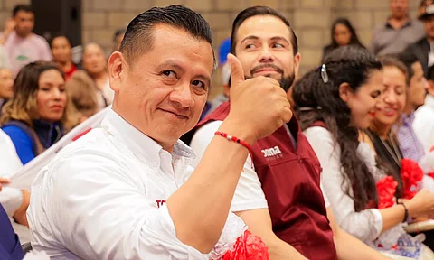 Encuesta Enkoll da por ganador hacia el Senado a Carlos Torres Piña