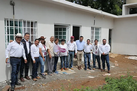 Gobierno entrega viviendas nuevas a damnificados del sismo de 2022