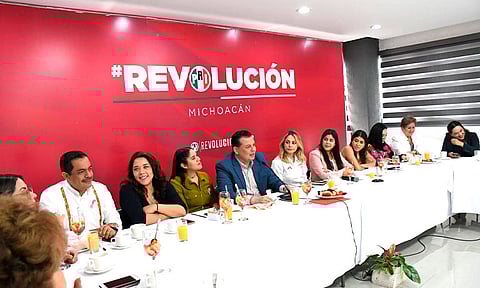 Dirigentes priistas hacen un llamado para reactivar programas de detección de cáncer de mama y el Seguro Popular