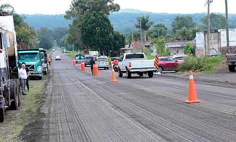 Con 251 mdp se rehabilita tramo carretero Tocumbo-Cotija: Bedolla