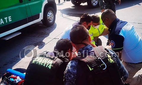 Motociclista queda herido tras derrapar en Villas Oriente, Morelia