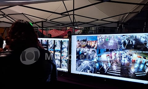 Bedolla entrega sistema de videovigilancia en Villas del Pedregal