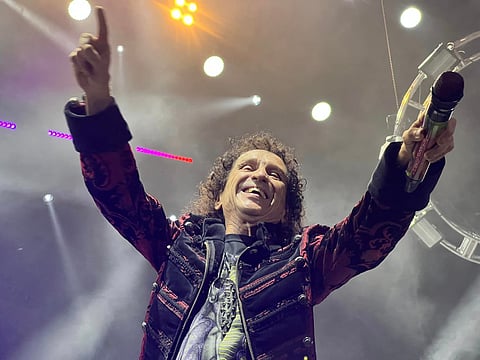 Alex Lora gana a FMF y ya no podrá usar   "El Tri", reportan