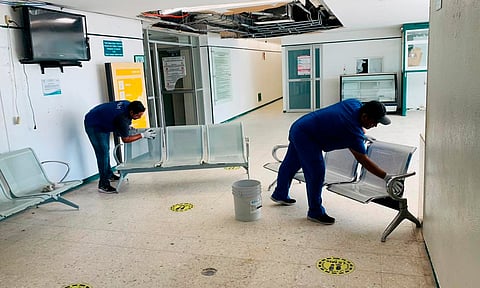 Trabajadores del IMSS Michoacán ayudan en Guerrero tras desastre de "Otis"