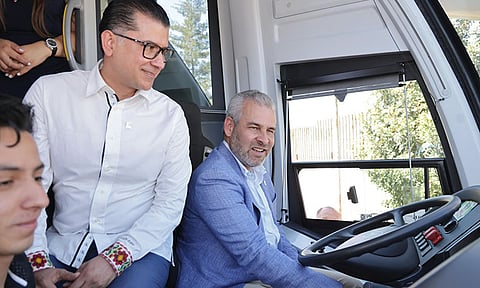 Entrega Bedolla autobús al ITM; destaca inversión educativa para el futuro