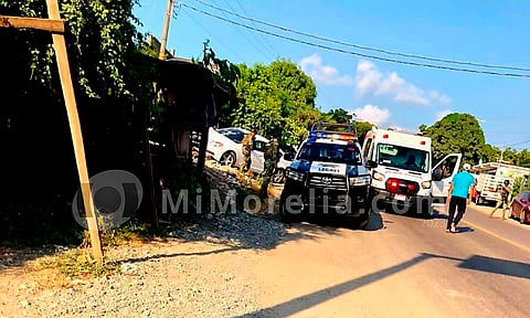 Conductor de un vehículo es asesinado a balazos en Michoacán