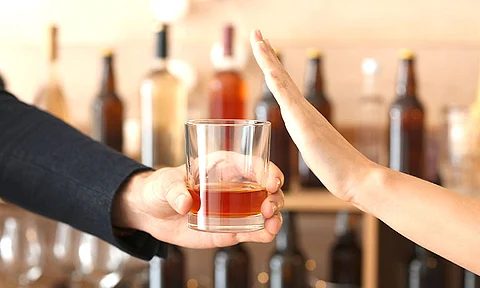 La finalidad es concientizar a la ciudadanía sobre los riesgos al organismo por el consumo de bebidas alcohólicas adulteradas