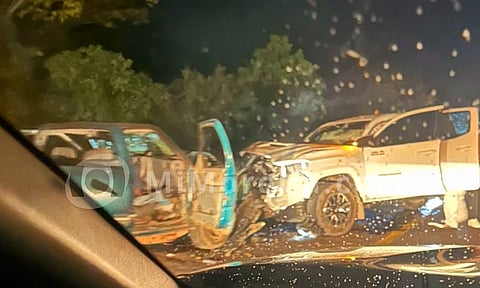 Dos hermanos fallecen en choque de frente entre dos camionetas en carretera Apatzingán–Tepalcatepec