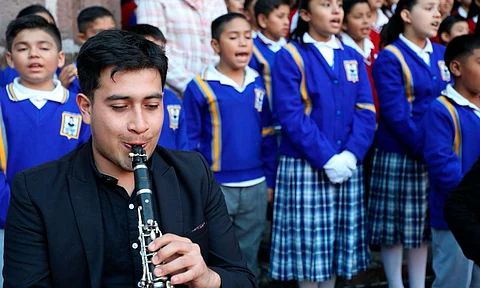 Coros y rondas escolares reforzarán la NEM en Michoacán: SEE