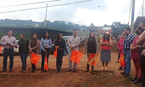 Habitantes de Ario de Rosales dan arranque de obra en colonia antorchista