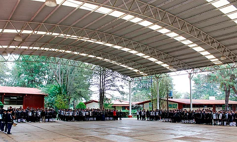 Entrega Julio Arreola Techumbres en Escuela Secundaria Técnica Número 24 en Pátzcuaro