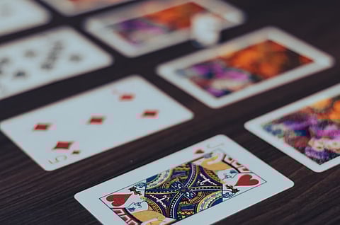 Refina tu estilo de vida con estrategia y emoción: descubre qué es doblar en blackjack