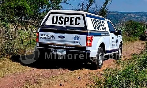 Encuentran cuerpo sin vida cerca de una carretera en Michoacán