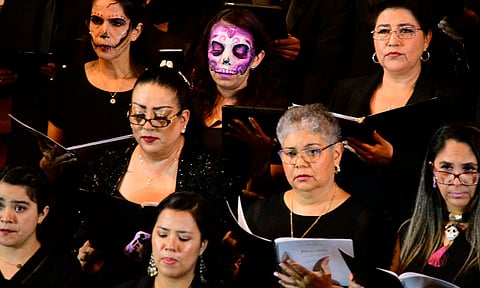 Diemecke da magistral concierto de Noche de Muertos en la Catedral de Morelia