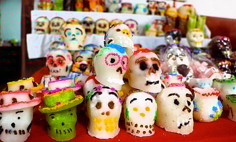Sin calaveritas no hay altares; más de 20 años de tradición en Pátzcuaro