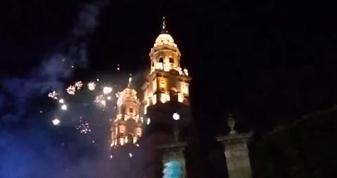 "La Adelita", protagonizó el encendido de la Catedral de Morelia