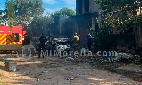 Explosión de camioneta con pirotecnia deja una mujer sin vida, en Lázaro Cárdenas