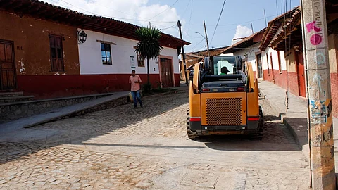 Inaugura Julio Arreola la rehabilitación de tres calles emblemáticas en Pátzcuaro