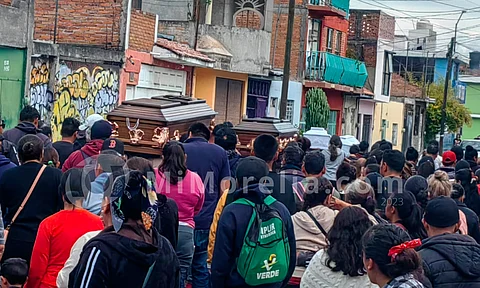 Entre dolor y llanto dan el último adiós a familia que asesinada en Tarímbaro