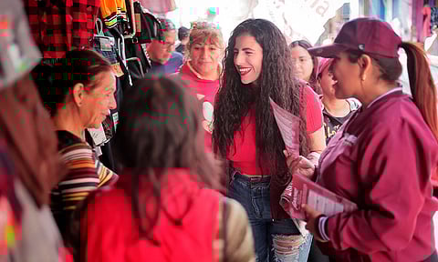 Al grito de: “Senadora”, Uruapan recibe a Giulianna Bugarini