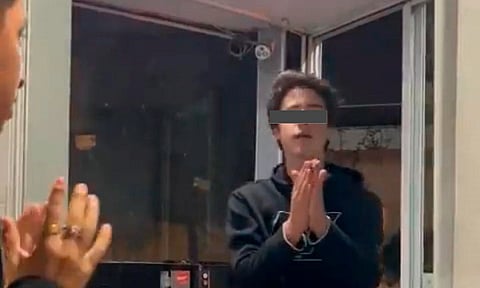 Fiscalía de Puebla investiga agresión de joven a guardia de seguridad