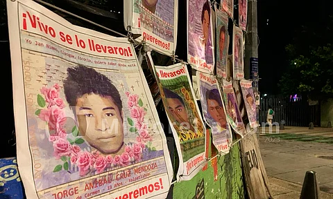 Darán acceso a archivos del caso Ayotzinapa a madres y padres de los normalistas