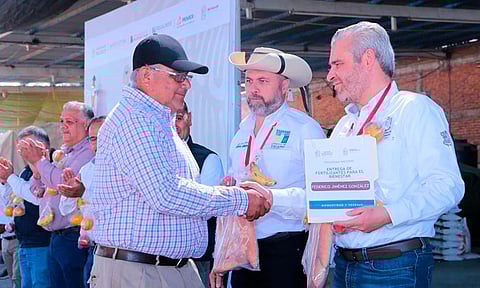 Michoacán, de los primeros en distribuir fertilizante gratuito a agricultores en 2024