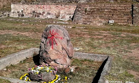 Vandalizan con grafitis pirámide y monolito de Huapalcalco en Hidalgo