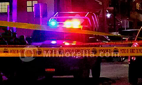 Junto al hoy finado estaba un fusil AR-15.