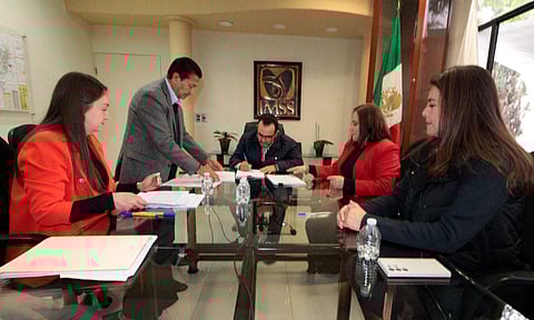 Firma IMSS Michoacán escritura de terreno para hospital en Villas del Pedregal, en Morelia