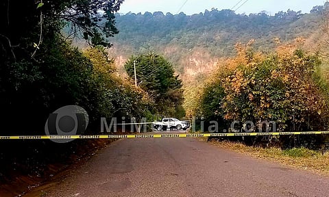 Hallan cuerpos de hombre y mujer en carretera de Charo; tenían huellas de violencia
