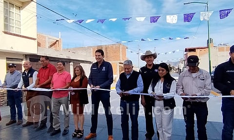 Entrega Alfonso Martínez, seis obras y acciones en Jardines de Santiaguito