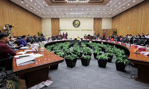 Aprueba INE convocatoria para designar a 56 Consejeras y
Consejeros Electorales de 21 OPL
