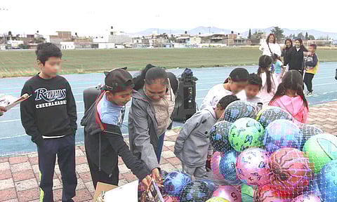 Realizan antorchistas “Carrera Mágica”, con motivo del Día de Reyes