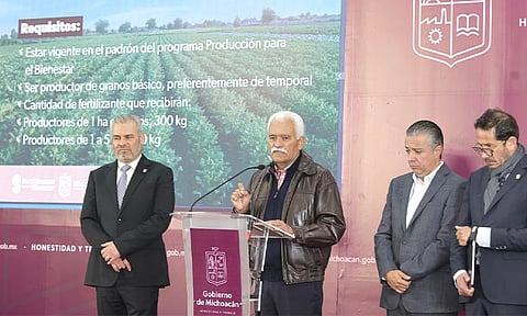 Son 77 mil productores beneficiados con fertilizante, en 2024: Bedolla