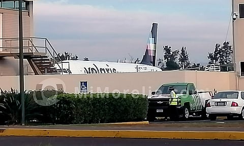 Pasajero muere en avión, previo a despegar en aeropuerto de Uruapan